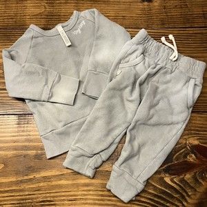 Childhoods Clothing Size 24 Mo Sweatshirt And Sweatpants Set Stay Cozy Green